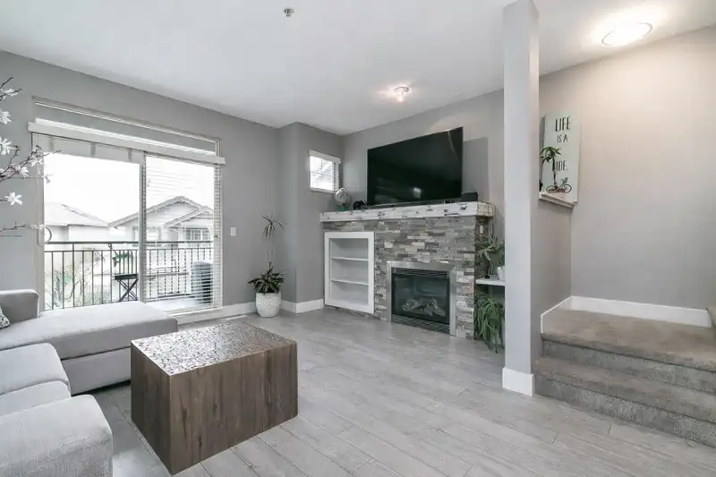 10 20326 68 AVENUE - photo 1 of 18