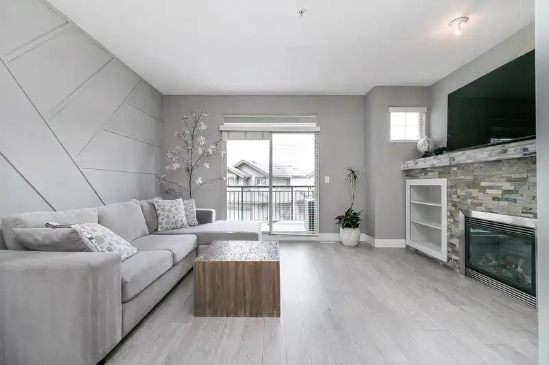 10 20326 68 AVENUE - photo 2 of 18