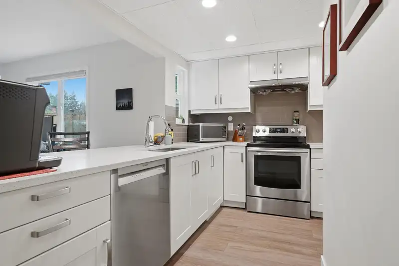 10 3320 ULSTER STREET - photo 3 of 28