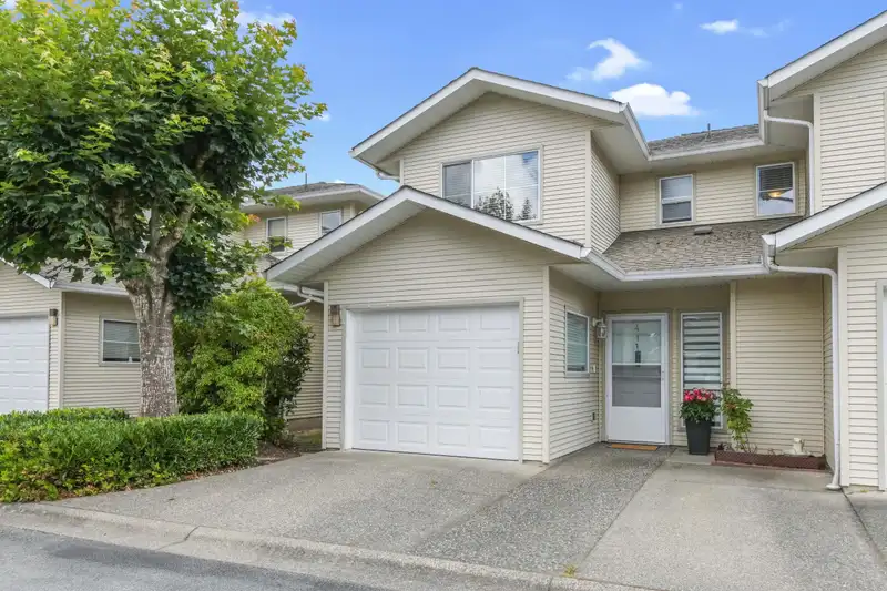 41 16016 82 AVENUE - photo 2 of 31
