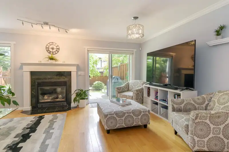 41 16016 82 AVENUE - photo 3 of 31