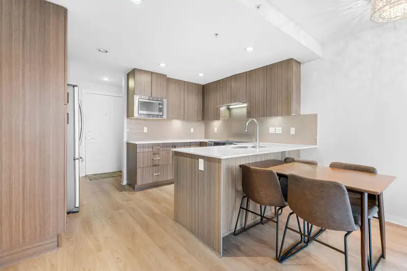 1602 125 COLUMBIA STREET - photo 3 of 11