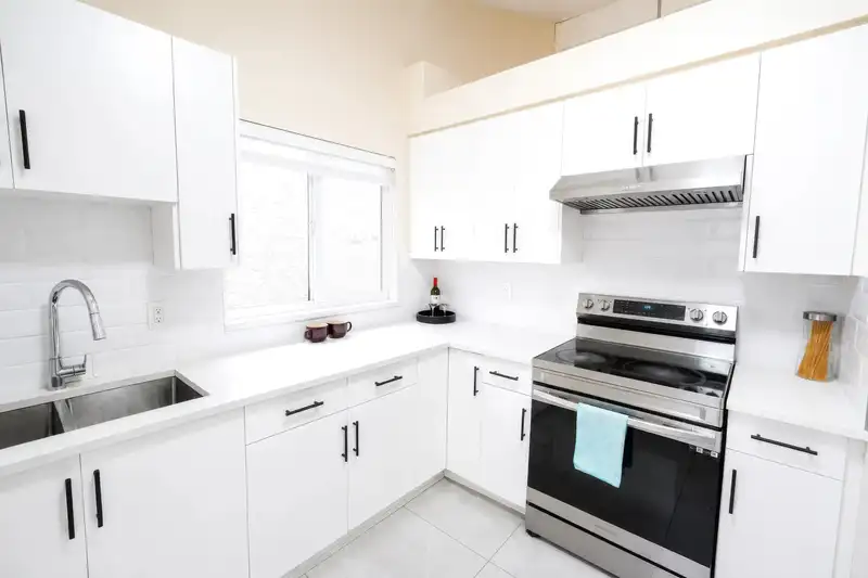 12458 76B AVENUE - photo 4 of 14
