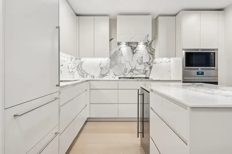 304 3668 W 10TH AVENUE - photo 2 of 40