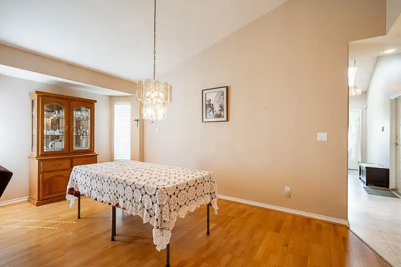 18 21746 52 AVENUE - photo 4 of 33