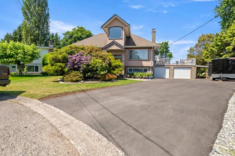 11113 81 AVE AVENUE - photo 2 of 21
