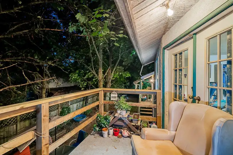 20850 48 AVENUE - photo 4 of 12