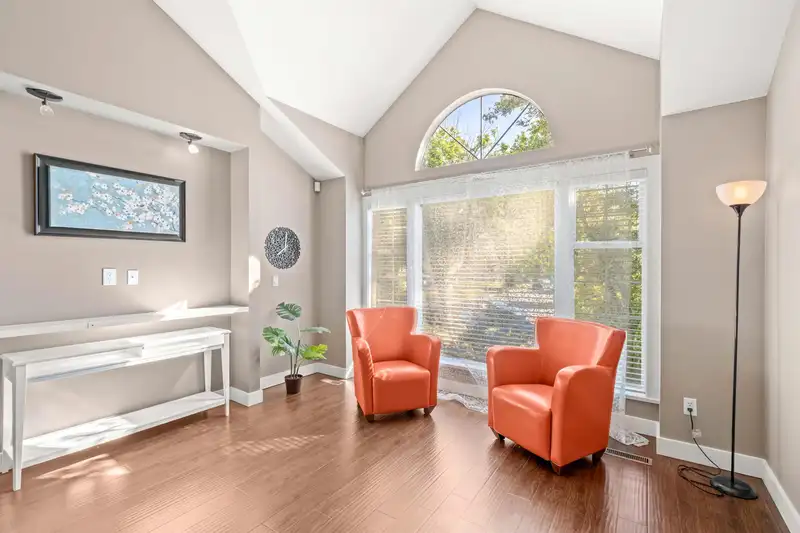 21558 86A CRESCENT - photo 2 of 25