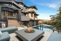 4546 LANGARA AVENUE - thumbnail 1