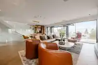 4546 LANGARA AVENUE - thumbnail 4