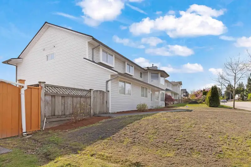 15852 100 AVENUE - photo 2 of 28