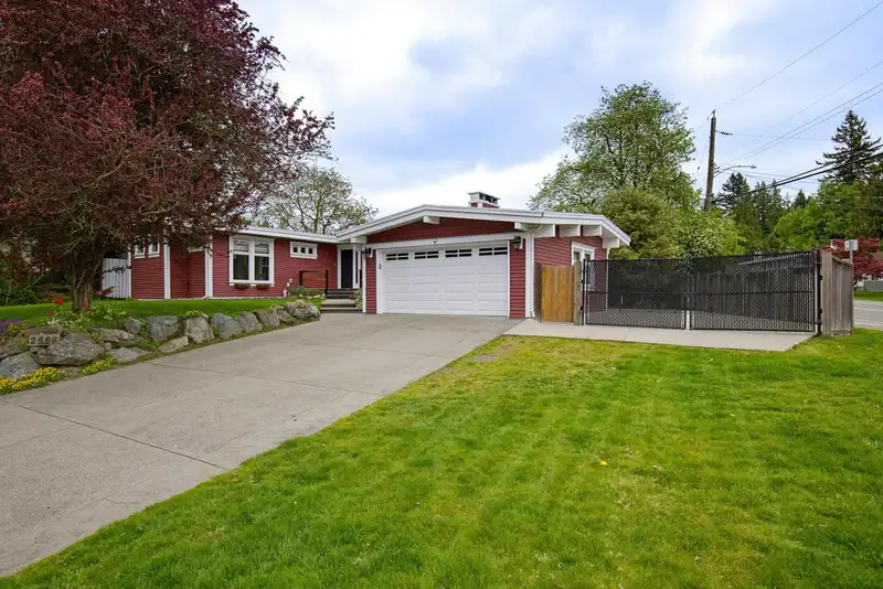 2662 SHEFFIELD WAY - photo 2 of 40