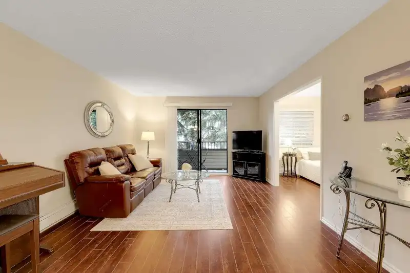 211 20460 54 AVENUE - photo 2 of 25