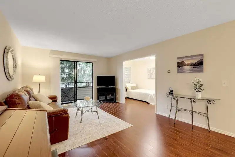 211 20460 54 AVENUE - photo 3 of 25
