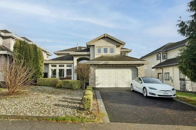 6740 150A STREET - photo 1 of 35