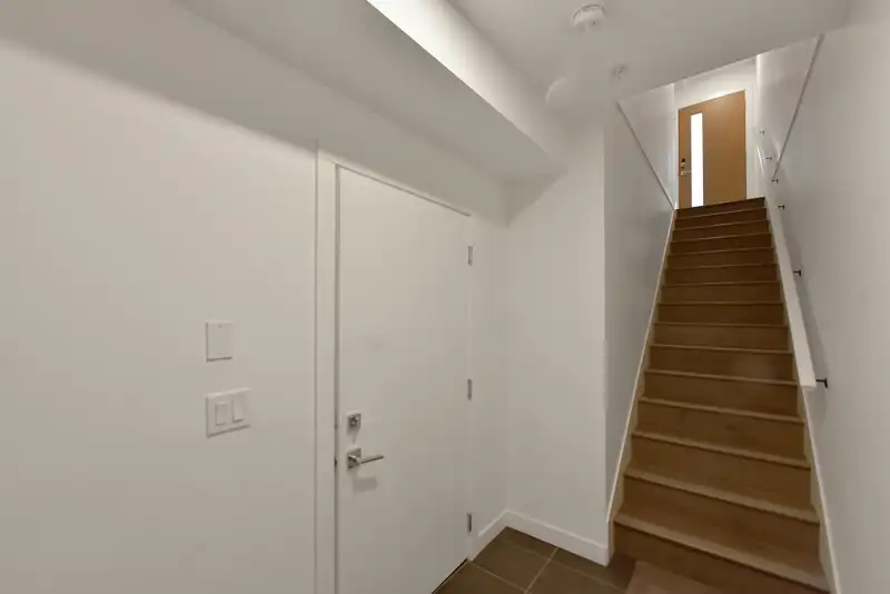 19 19789 55 AVENUE - photo 4 of 32