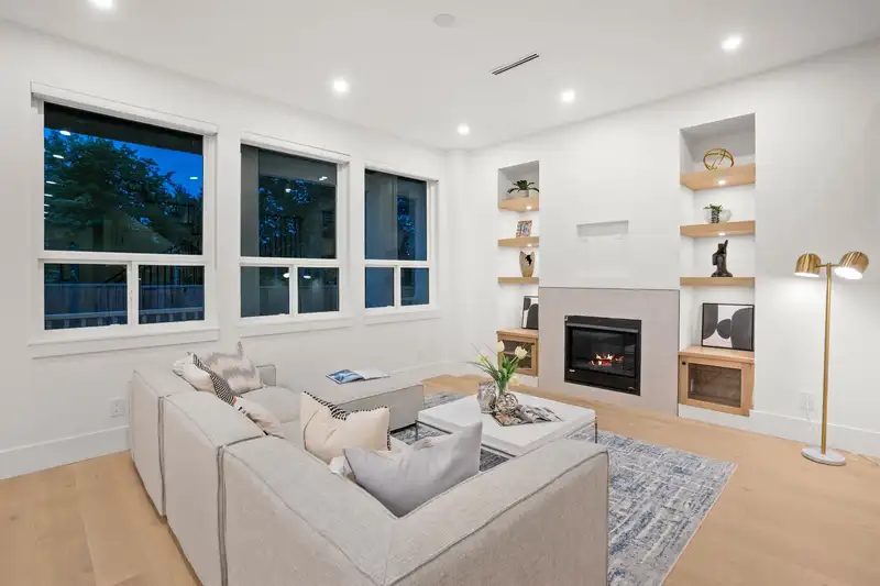 7531 205 STREET - photo 3 of 32