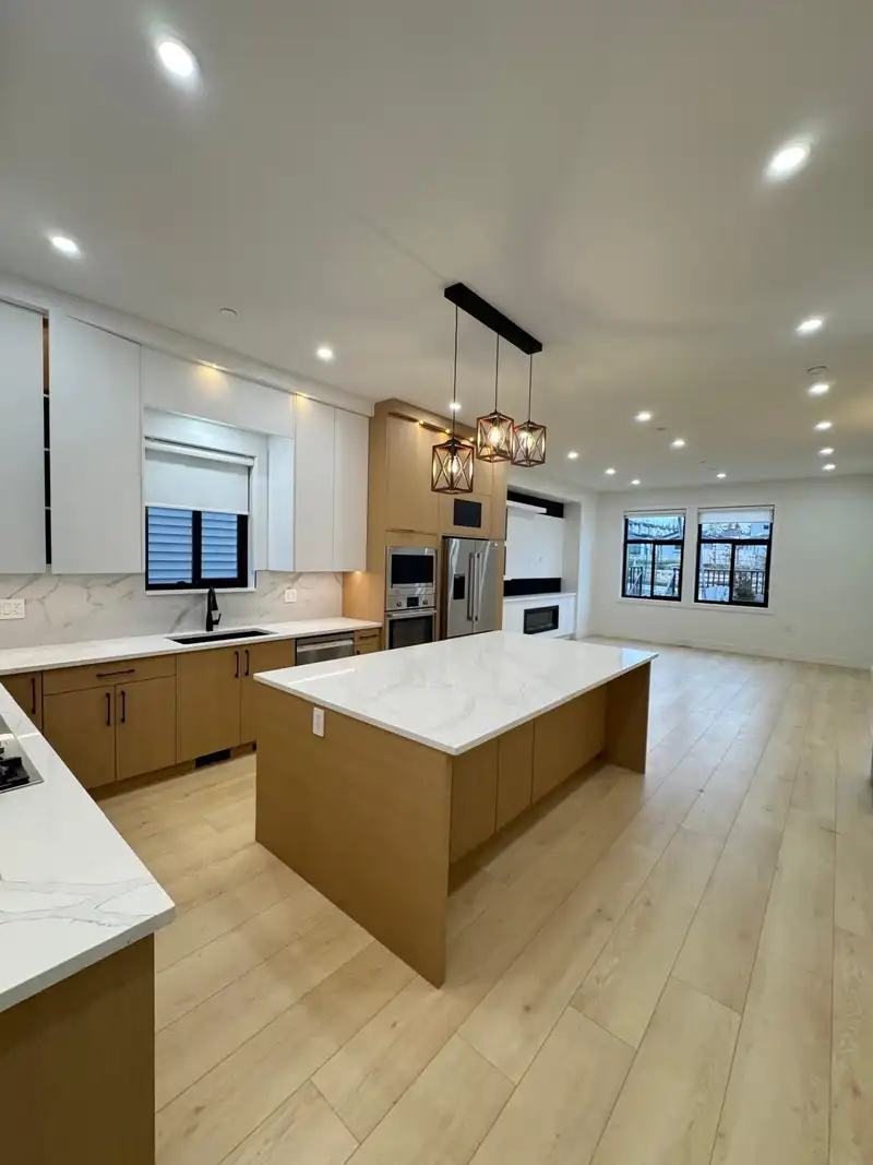 7621 197 STREET - photo 3 of 24