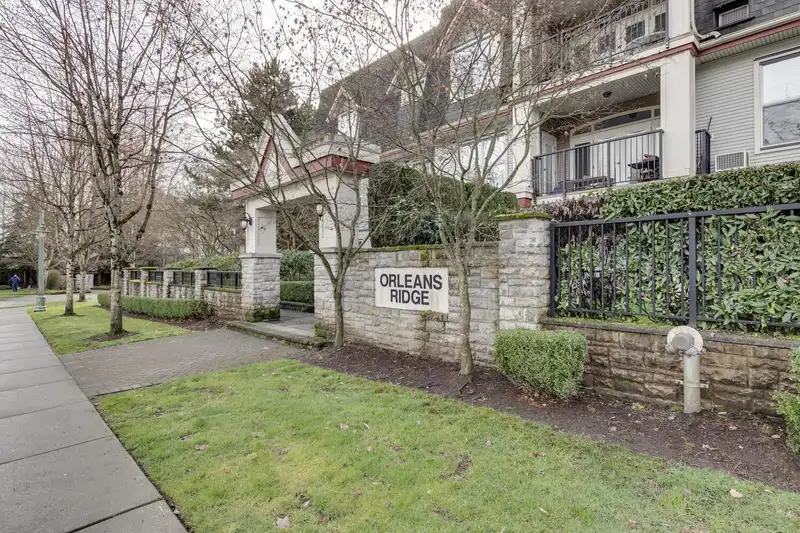 107 976 ADAIR AVENUE - photo 1 of 32