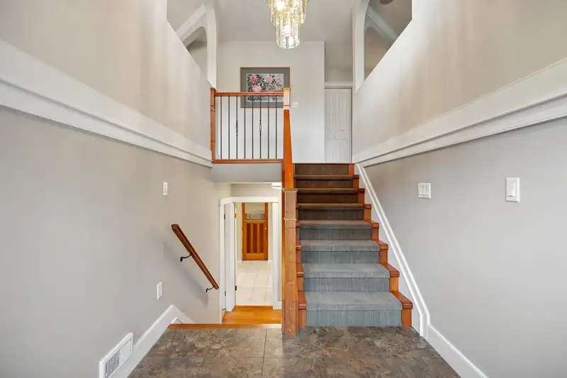 5508 CEDARDALE COURT - photo 3 of 39