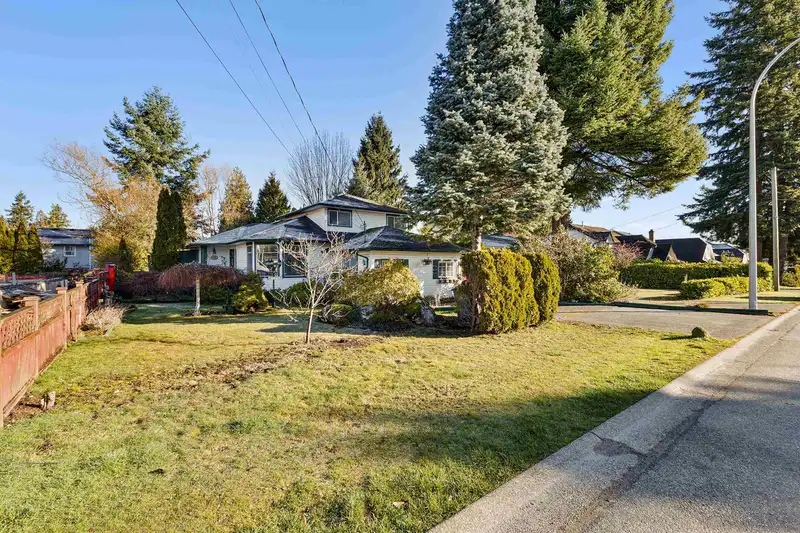 13385 60 AVENUE - photo 1 of 40