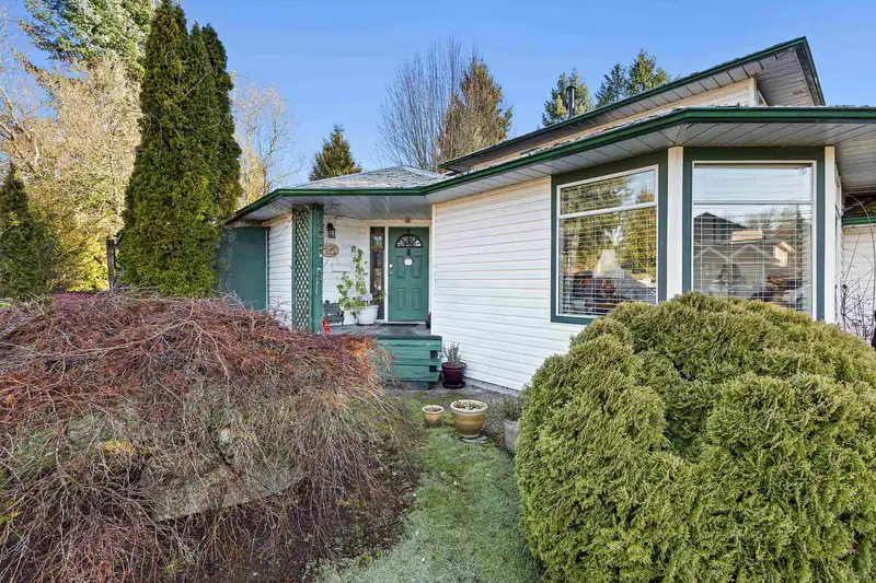 13385 60 AVENUE - photo 3 of 40