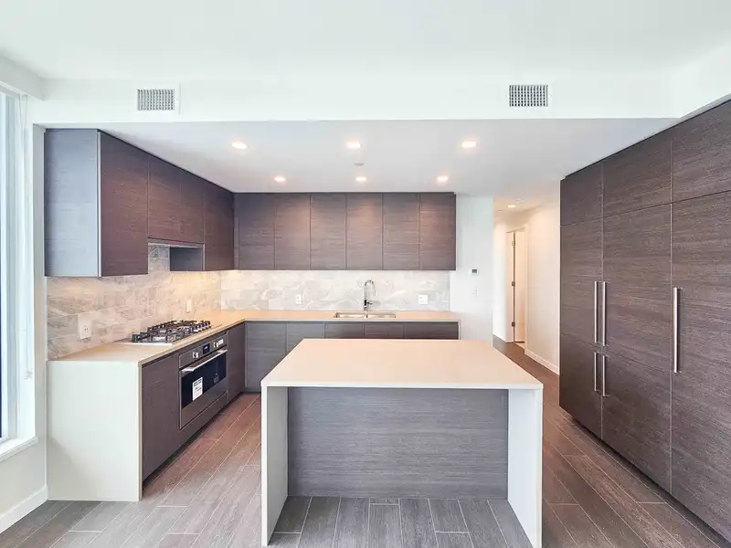 5610 2108 GILMORE AVENUE - photo 3 of 36
