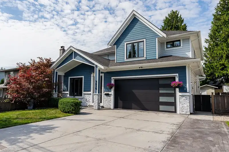 7415 115 STREET - photo 2 of 38