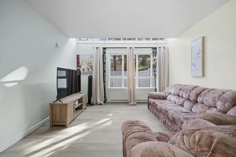 28 20307 53 AVENUE - photo 1 of 37
