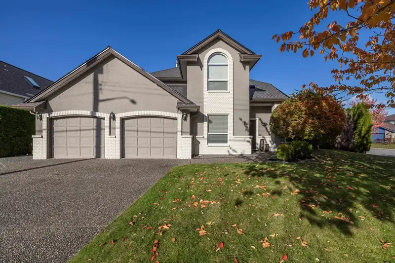 21777 44 AVENUE - photo 2 of 40