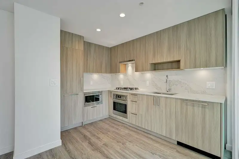 508 13350 CENTRAL AVENUE - photo 1 of 32