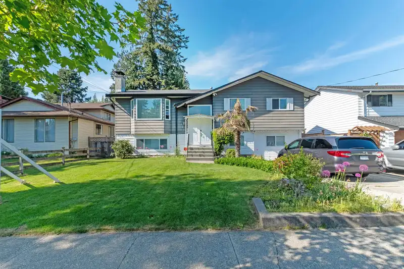 14917 92 AVENUE - photo 1 of 38