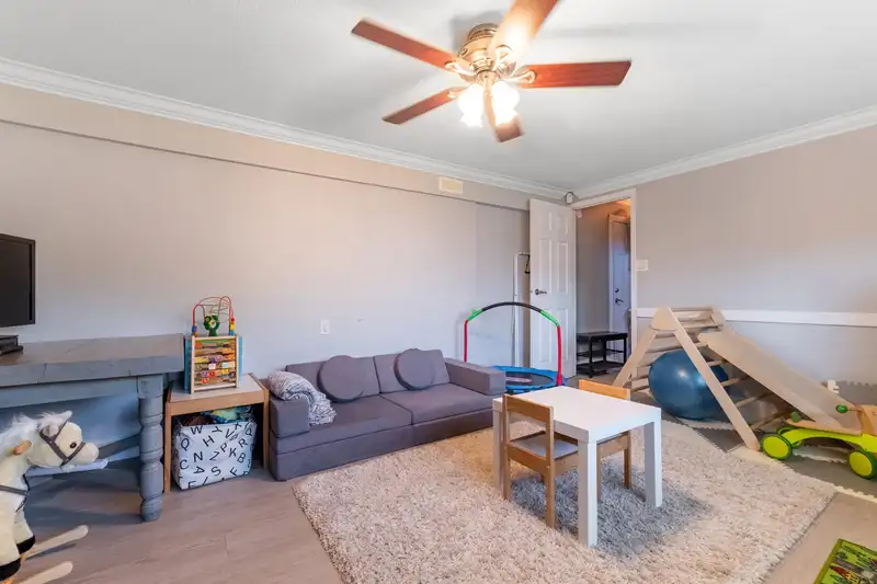 14917 92 AVENUE - photo 4 of 38
