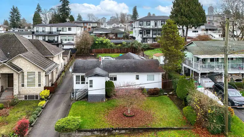 10846 129 STREET - photo 3 of 32