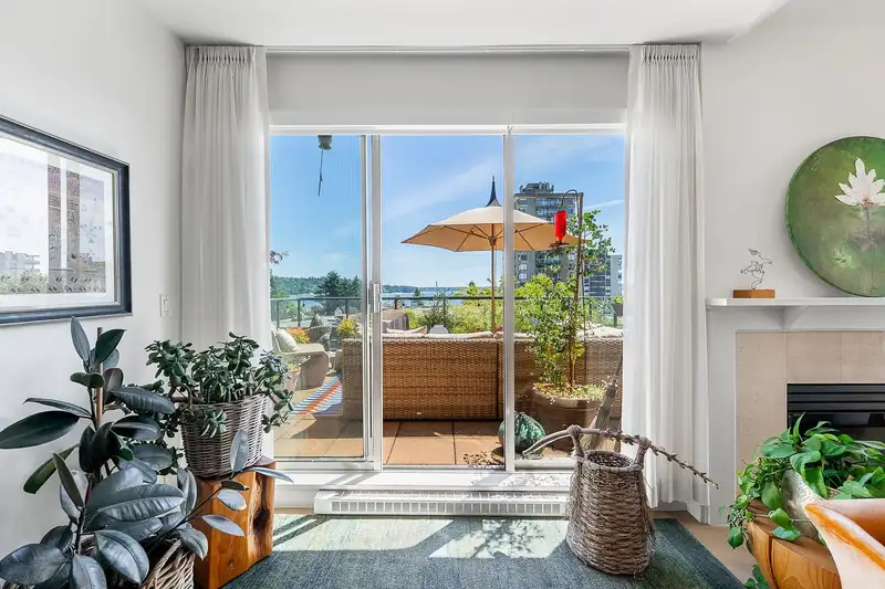 401 1765 MARINE DRIVE - photo 2 of 25