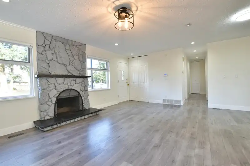 20572 43 AVENUE - photo 3 of 36