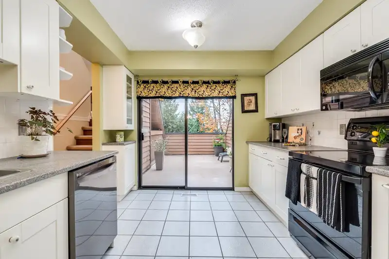 507 CAMBRIDGE WAY - photo 4 of 36
