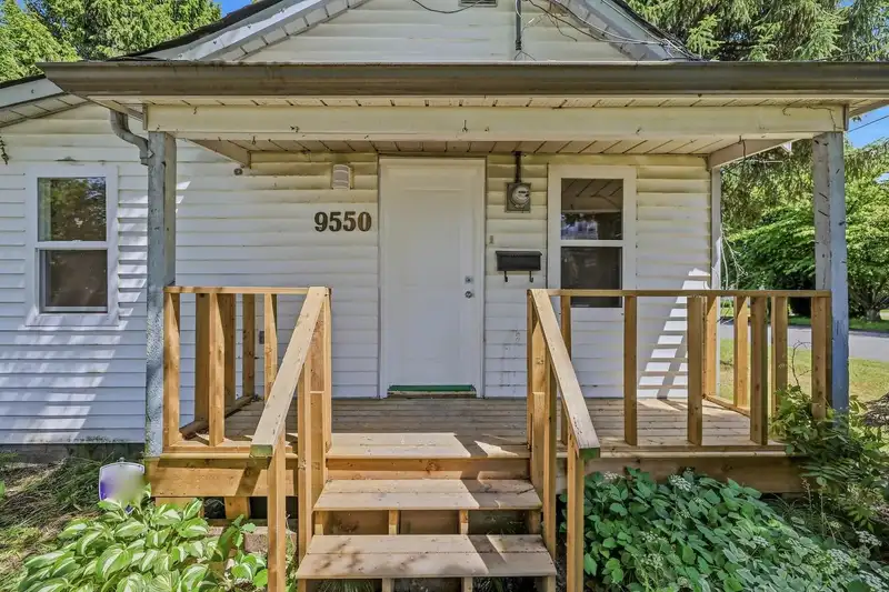 9550 VICTOR STREET - photo 1 of 27