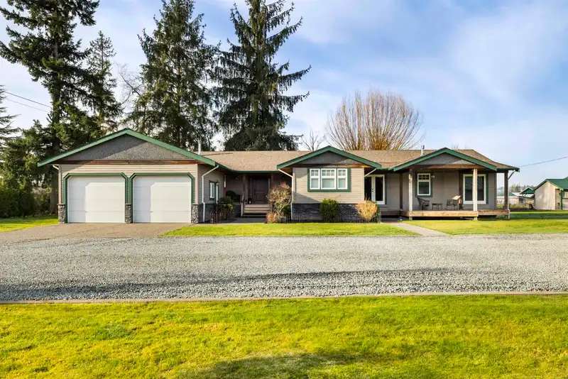 22285 64 AVENUE - photo 3 of 40