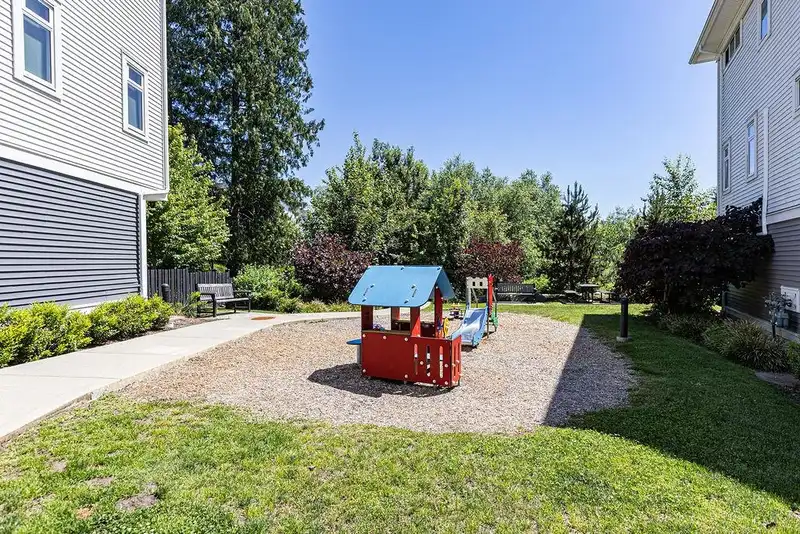 124 1225 MITCHELL STREET - photo 4 of 33