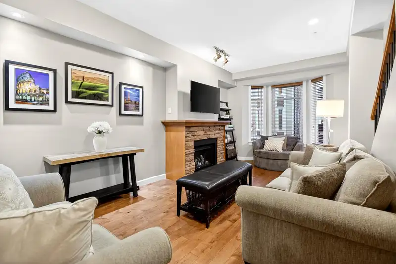 109 20738 84 AVENUE - photo 2 of 33
