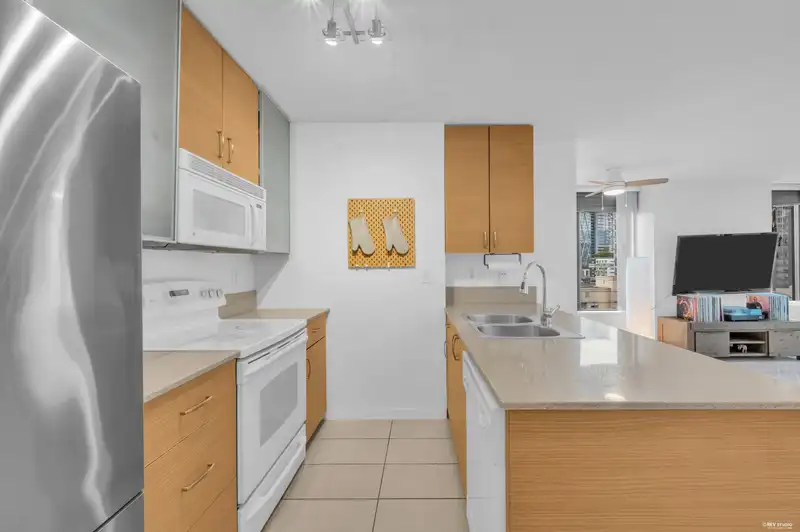 1401 928 HOMER STREET - photo 4 of 29