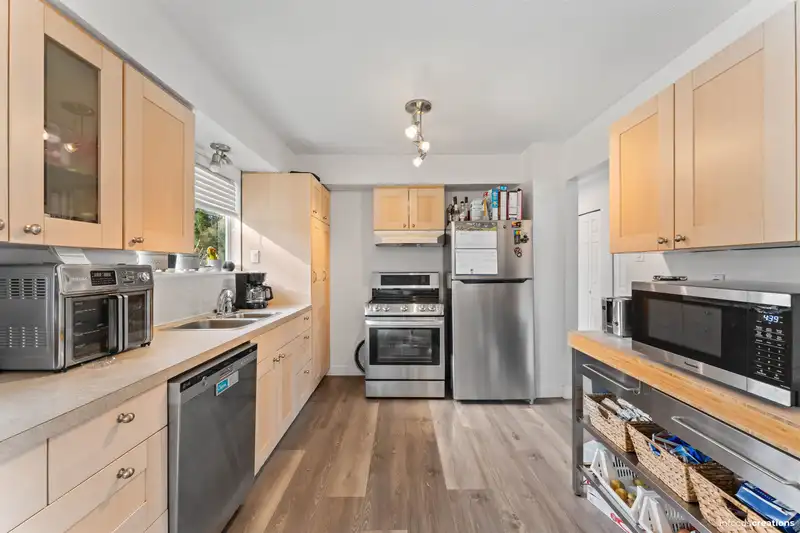 7961 TANAGER STREET - photo 2 of 33