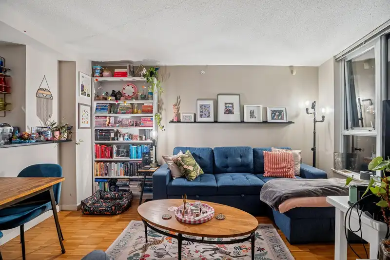 1901 33 SMITHE STREET - photo 2 of 40
