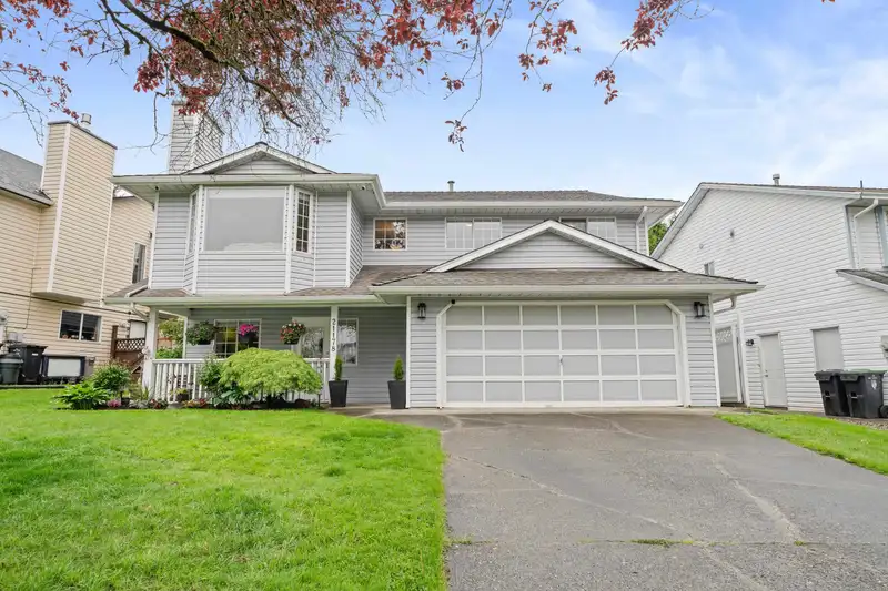 21178 93 AVENUE - photo 1 of 35