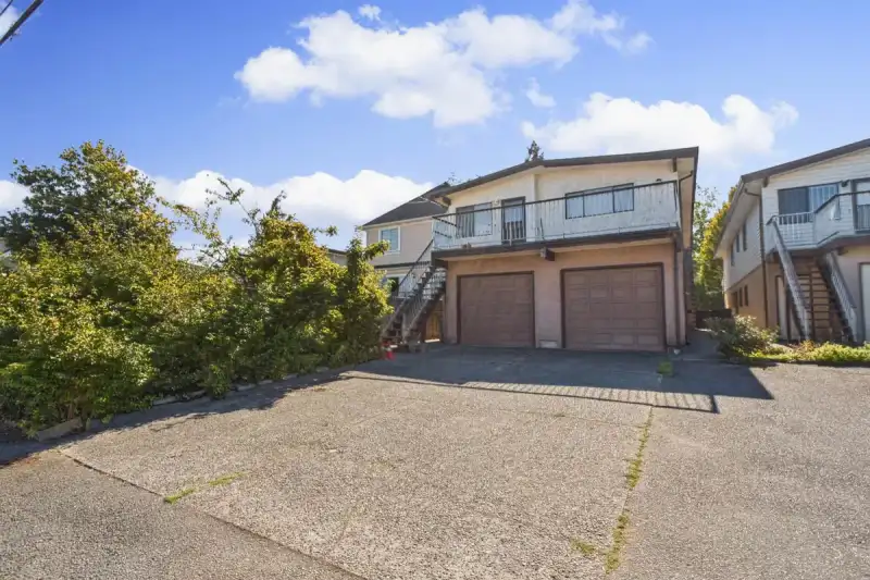 2671 E 41ST AVENUE - photo 4 of 23