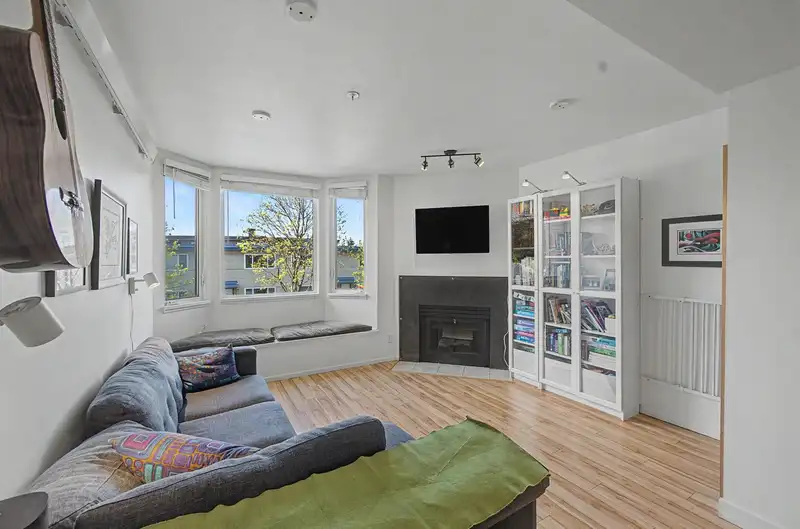 130 LAKEWOOD DRIVE - photo 1 of 25
