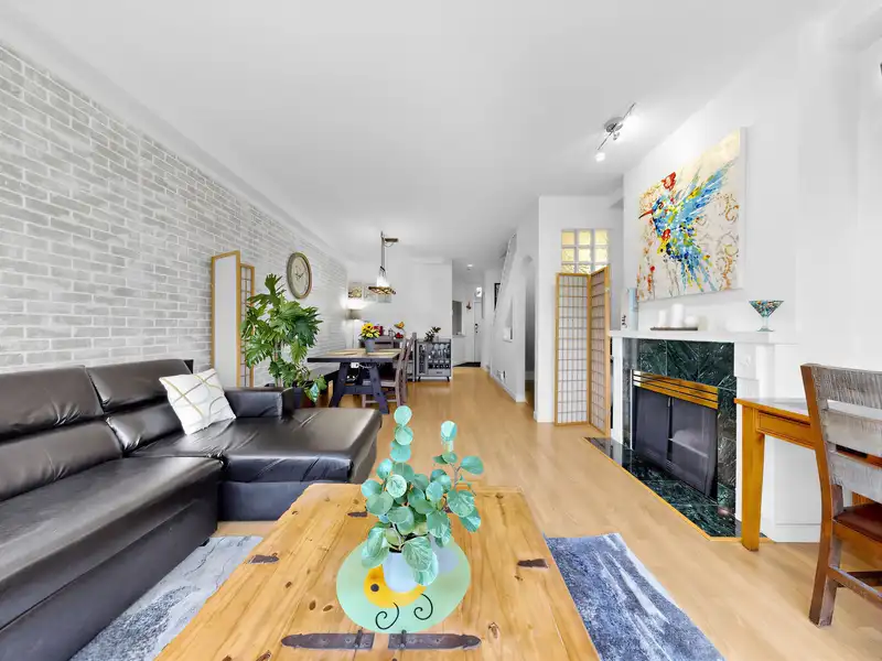 40 5840 DOVER CRESCENT - photo 3 of 18