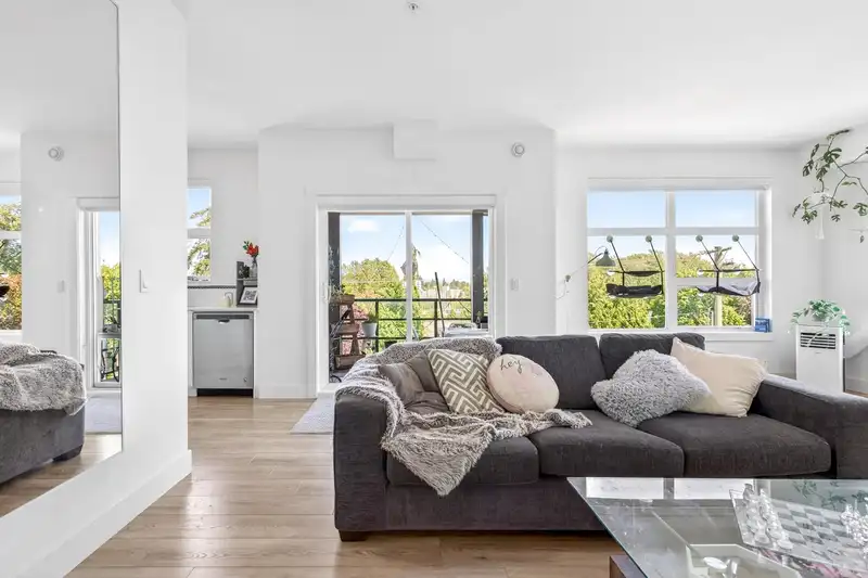 403 22577 ROYAL CRESCENT - photo 2 of 30