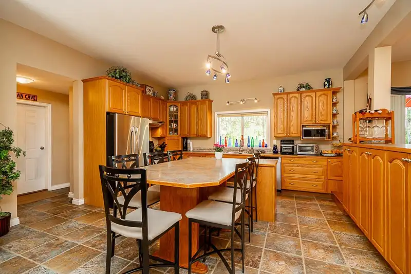 22899 14 AVENUE - photo 4 of 39